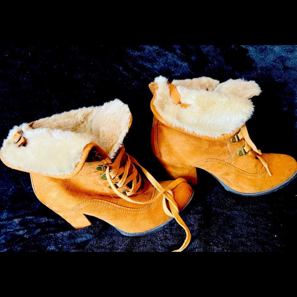 Tan heeled boots with fur!!